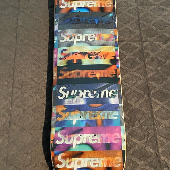 *NWT* Supreme Distorted Logo Skateboard Deck (Black) - Picture 11 of 13